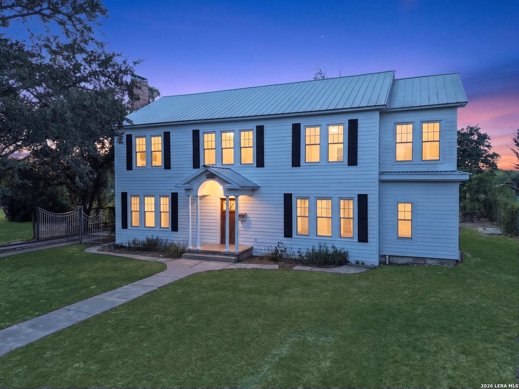 Photo of 205 E CLEVELAND ST, Beeville, TX 78102 (MLS # 2022906)