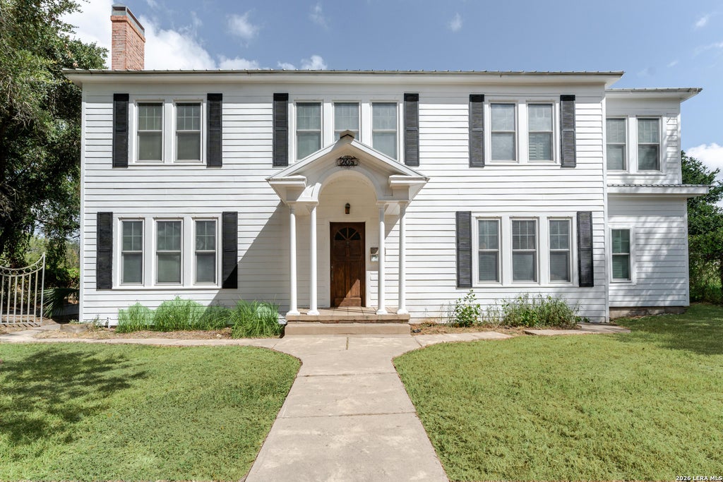 Photo of 205 E CLEVELAND ST, Beeville, TX 78102 (MLS # 2022906)
