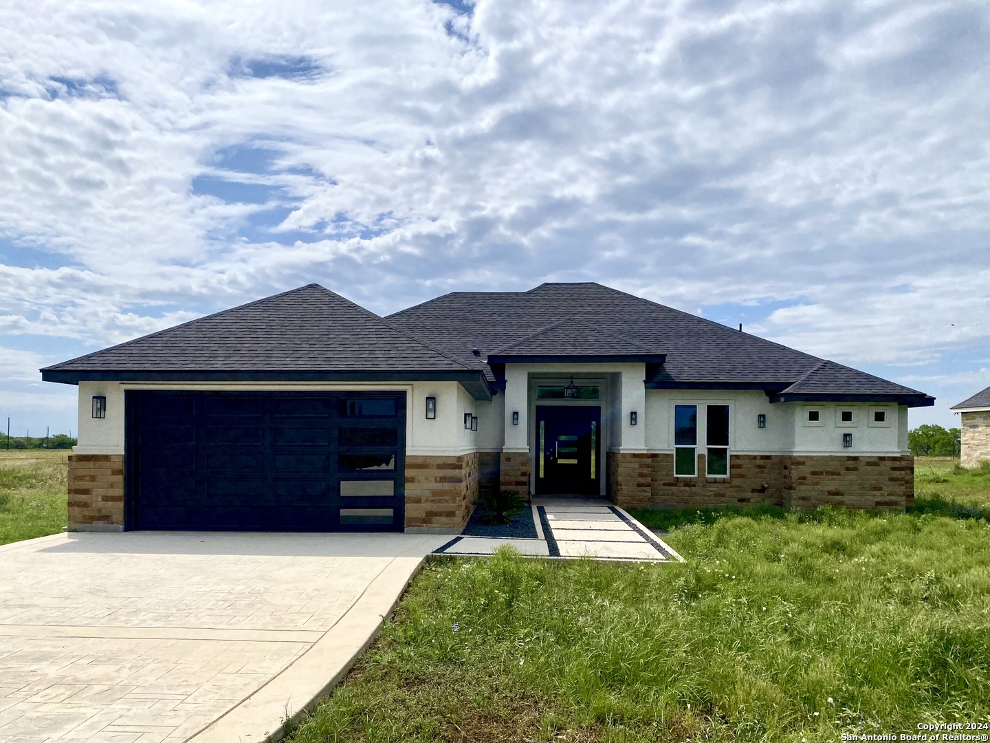 Photo 1 of 27 — 9767 CROW LN, Adkins, TX 78101