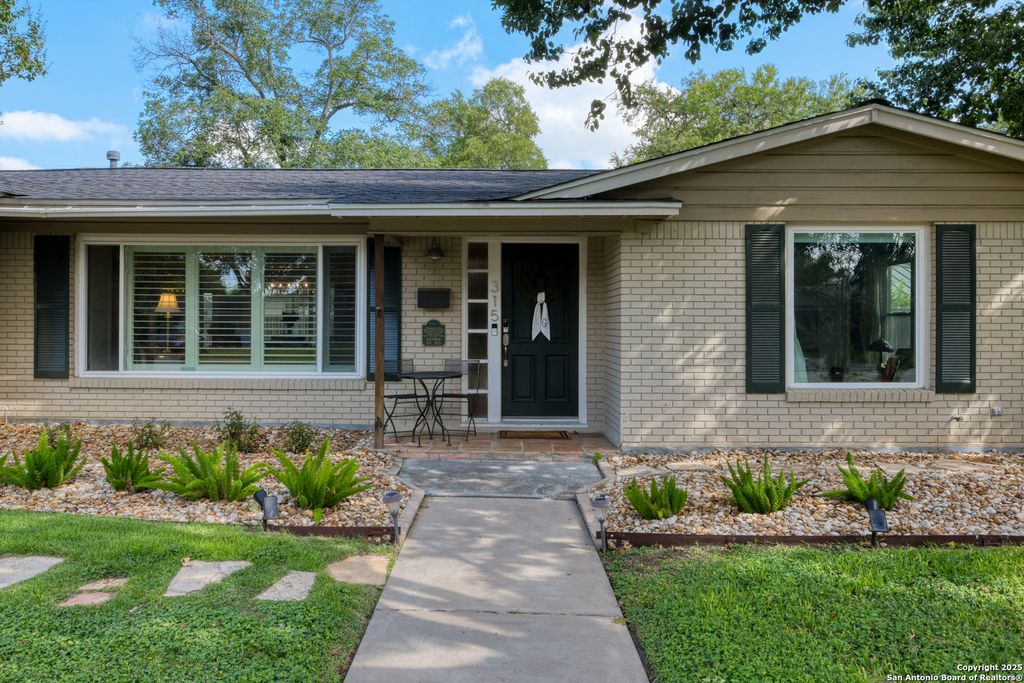 Photo of 315 Tophill, San Antonio, TX 78209 (MLS # 1907471)