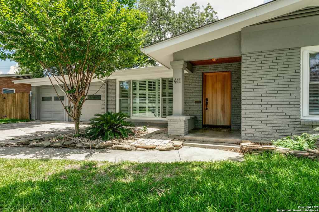 Photo of 411 E Nottingham, San Antonio, TX 78209 (MLS # 1898948)