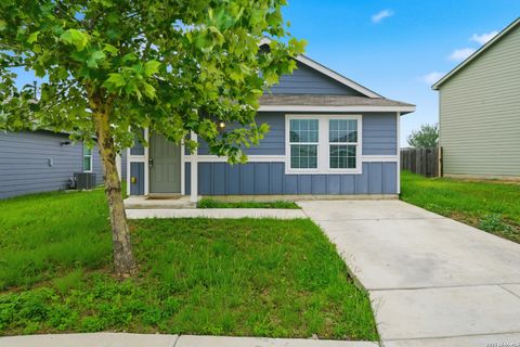 Photo of 423 AMBUSH RDG, San Antonio, TX 78220 (MLS # 1997502)