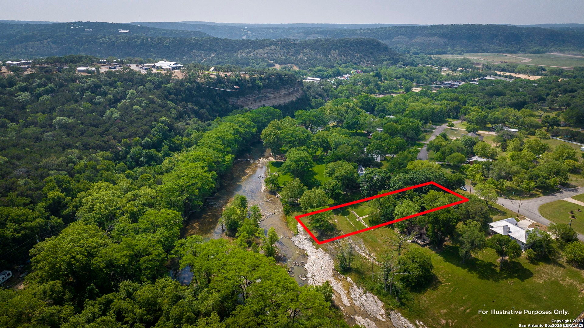 580 RIVER CLIFF DR