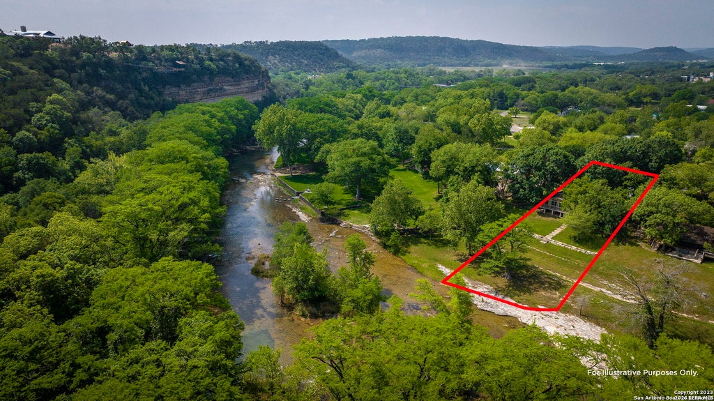 Photo of 580 RIVER CLIFF DR, Canyon Lake, TX 78133 (MLS # 2022650)
