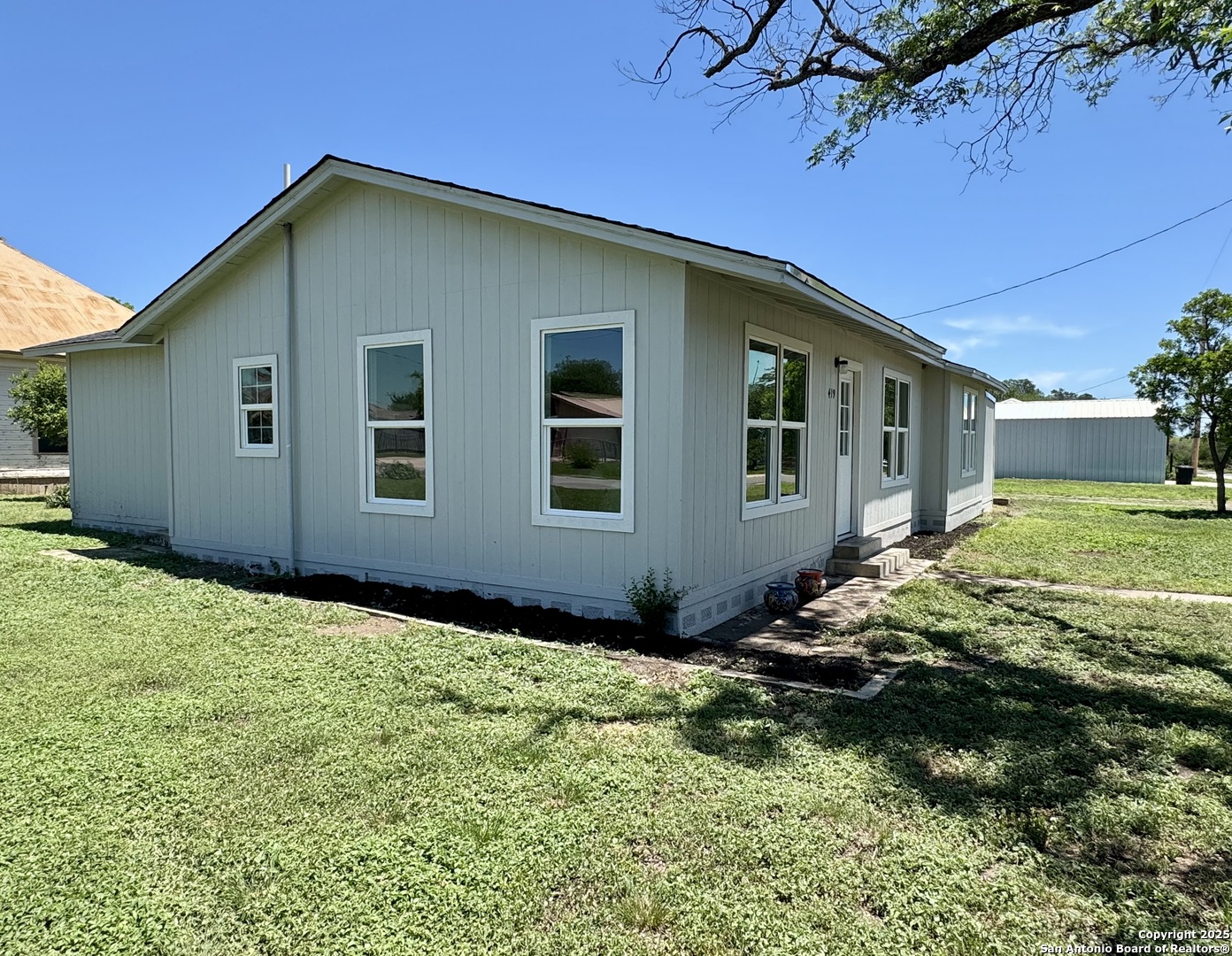 419 W Culberson