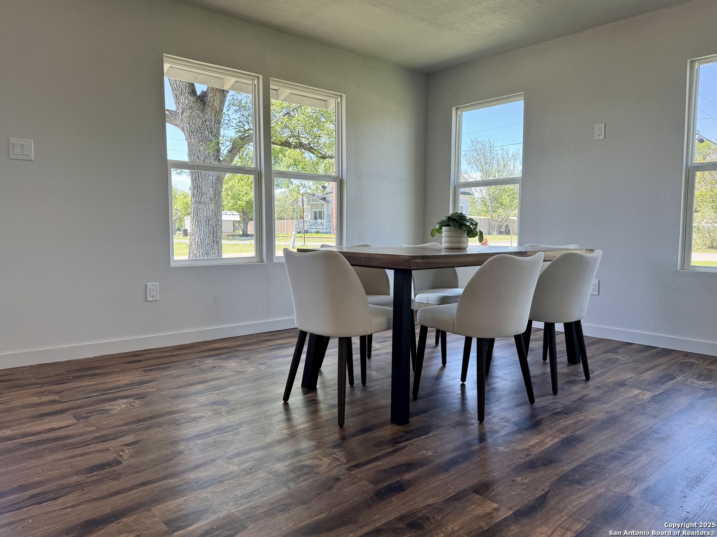 419 W Culberson