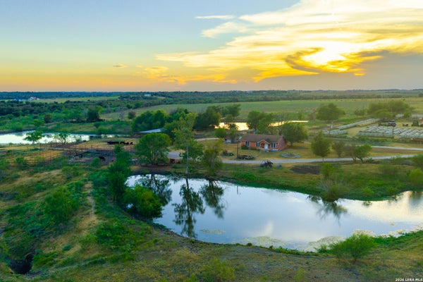 3000 FM 1063, TAYLOR, TX 76574 - Image a16a817e512e40a4f3128df97fecb623/3834930085