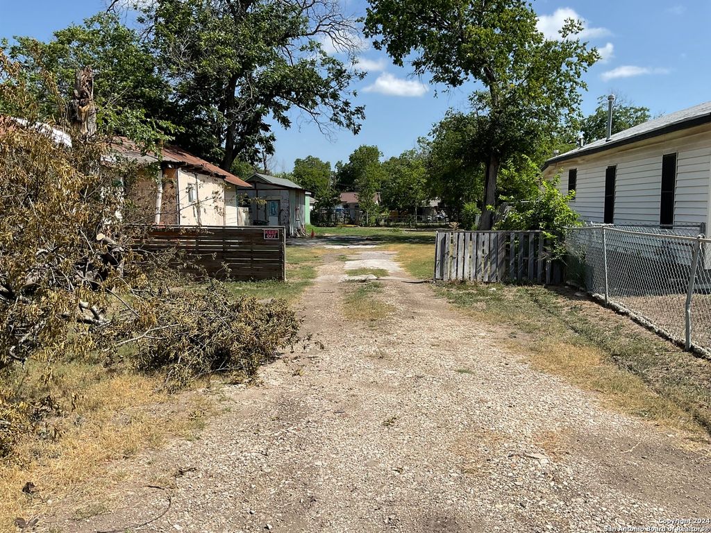 Photo of 3023 CHIHUAHUA ST, San Antonio, TX 78207 (MLS # 1792955)