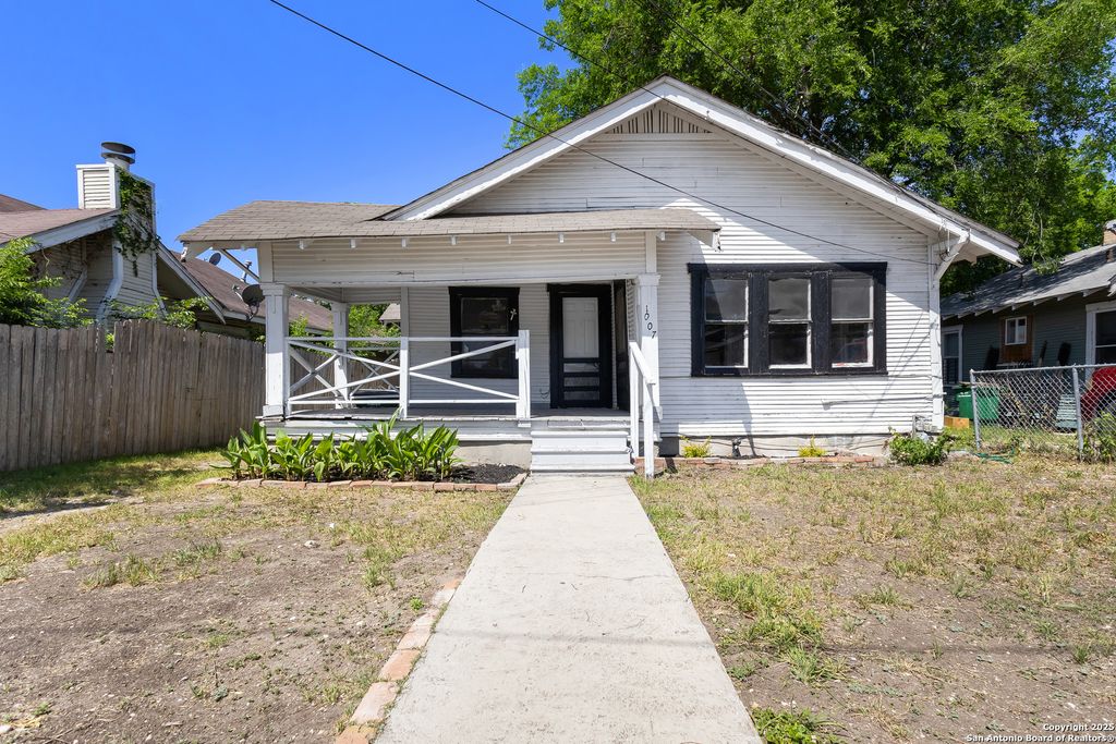 Photo of 1007 Pine, San Antonio, TX 78210 (MLS # 1860135)