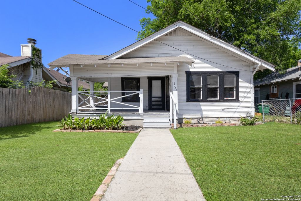 Photo of 1007 Pine, San Antonio, TX 78210 (MLS # 1860135)