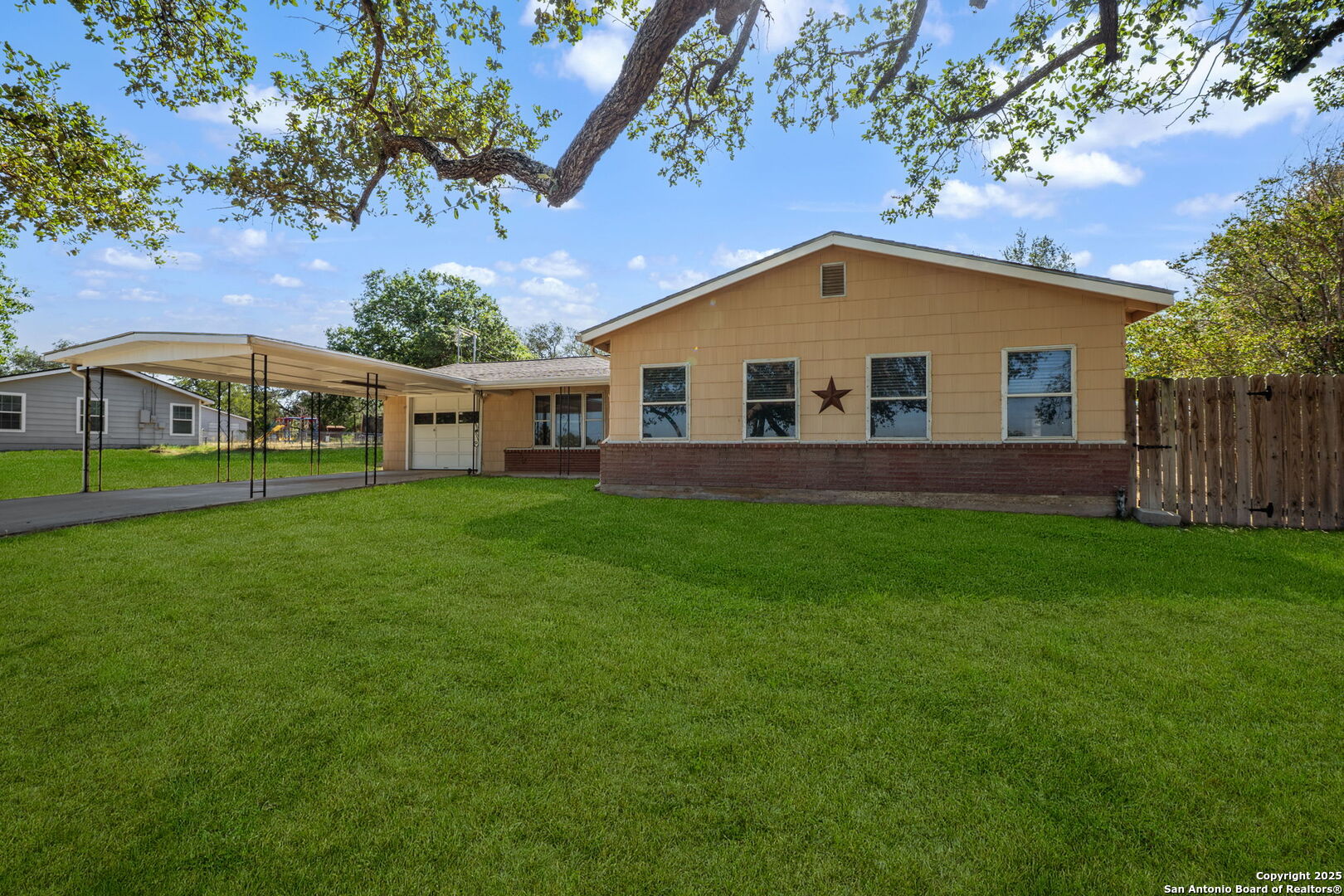 1400 windy knoll