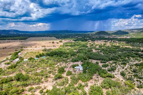 A home in Leakey