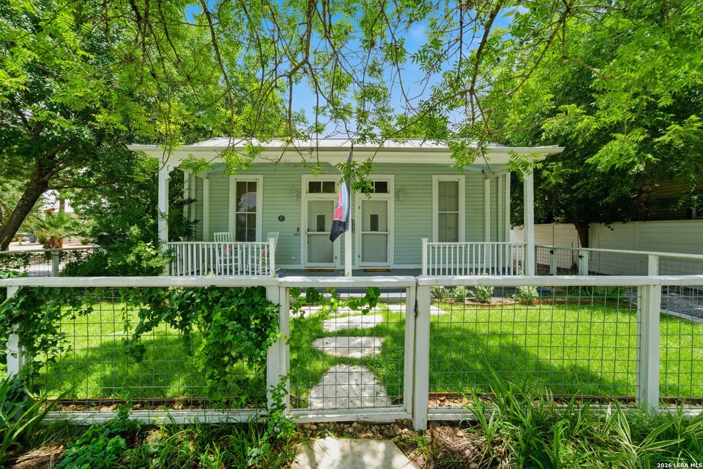 Photo of 301 BARRERA ST, San Antonio, TX 78210 (MLS # 1991720)