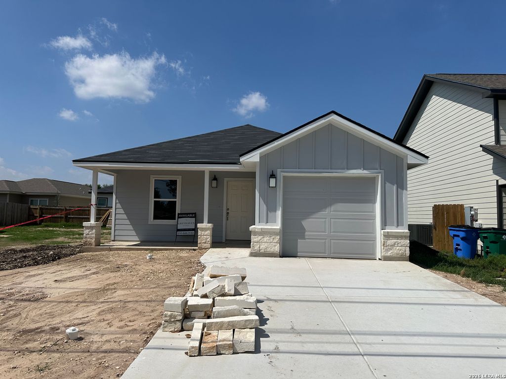 Photo of 240 W martindale st, Seguin, TX 78155 (MLS # 1962144)