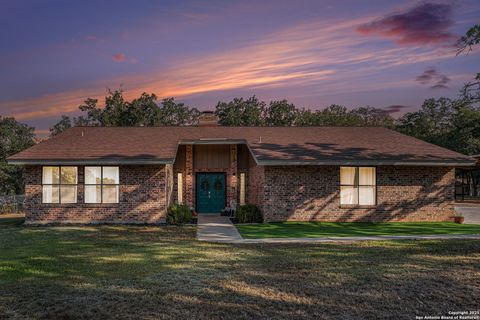 1860 Deer Floresville TX 78114