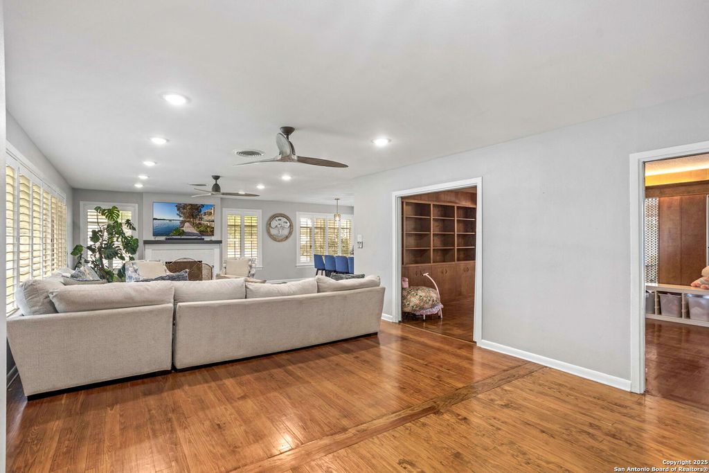 Photo of 906 E CEDAR ST, Seguin, TX 78155 (MLS # 1881394)