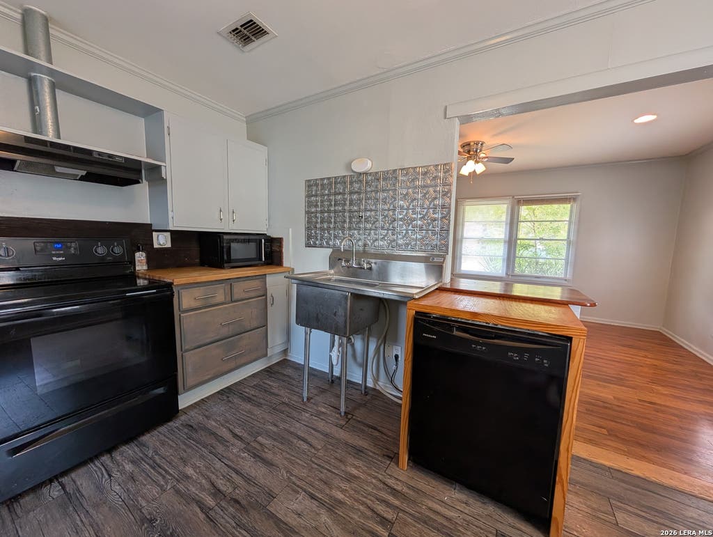 Photo of 890 JOSEPHINE ST, New Braunfels, TX 78130 (MLS # 1971457)