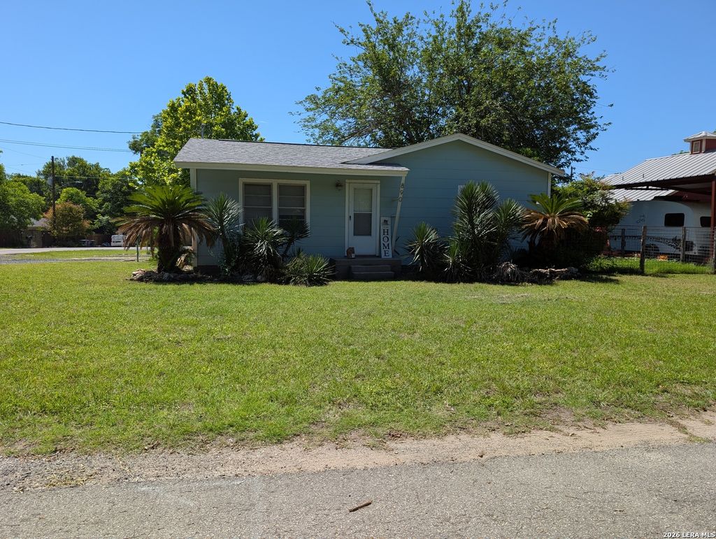 Photo of 890 JOSEPHINE ST, New Braunfels, TX 78130 (MLS # 1971457)
