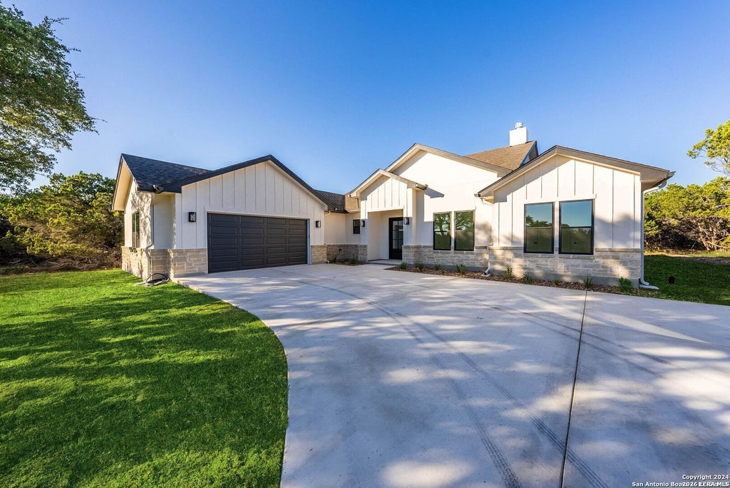 Photo of 541 Rio Azul, Pipe Creek, TX 78063 (MLS # 1955443)