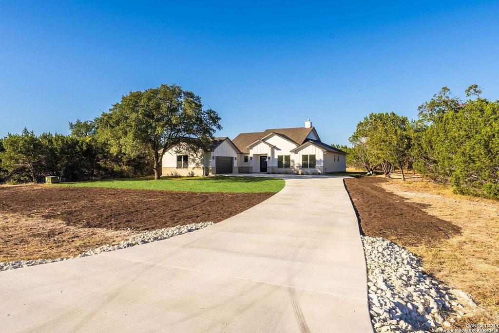 Photo of 541 Rio Azul, Pipe Creek, TX 78063 (MLS # 1955443)