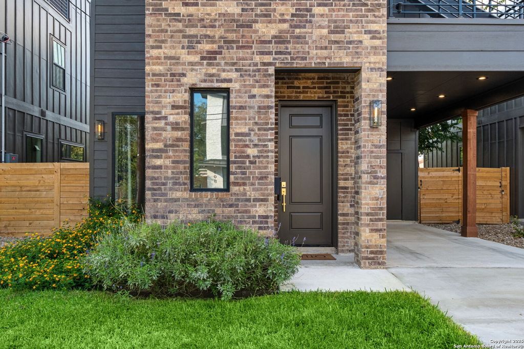 Photo of 111 Dowdy, San Antonio, TX 78204 (MLS # 1928160)