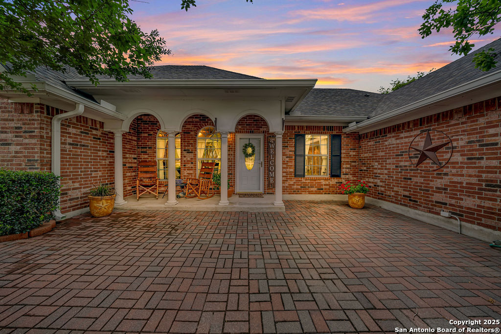1253 Hillside Oaks