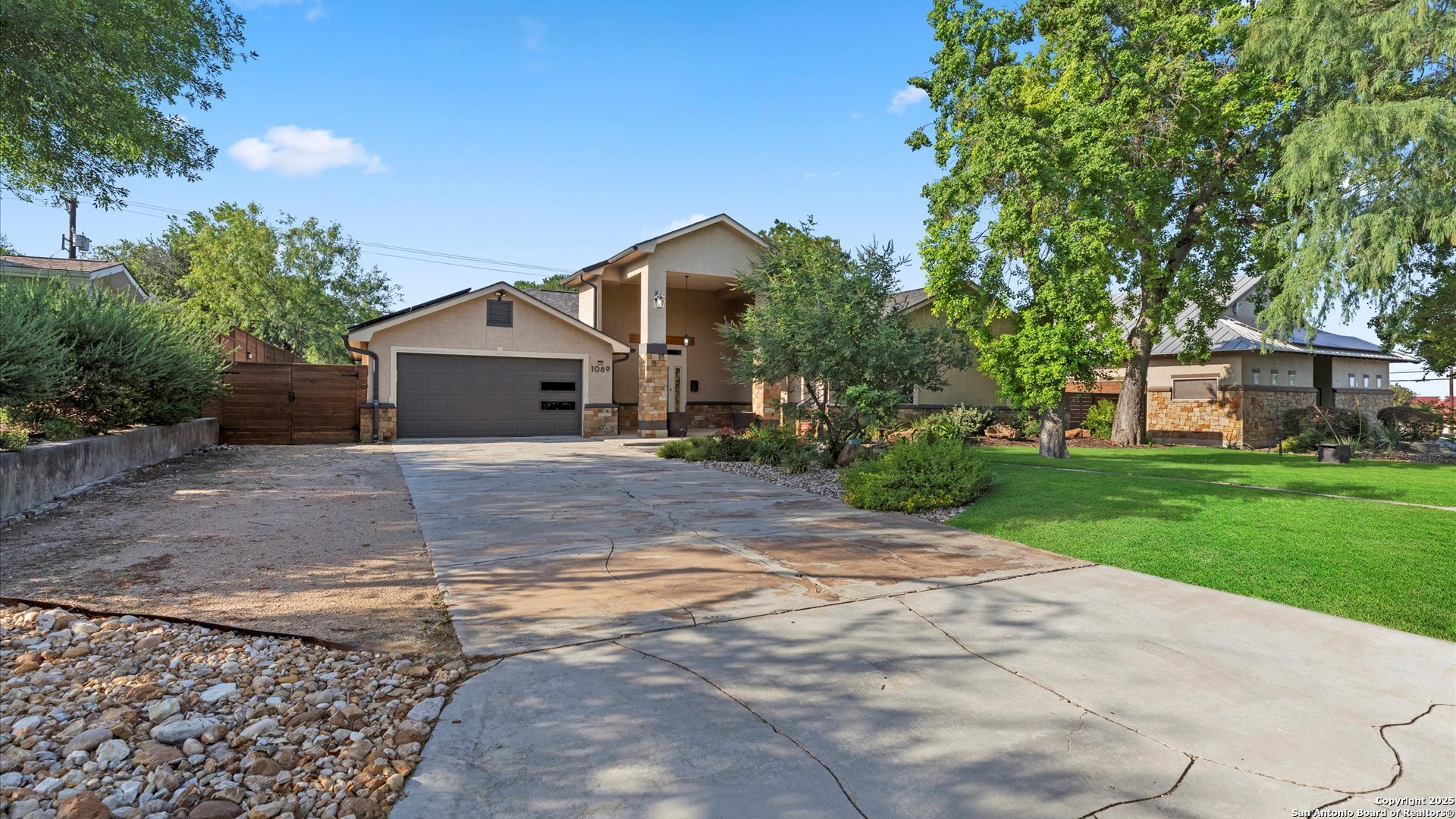 1069 Ivy Lane