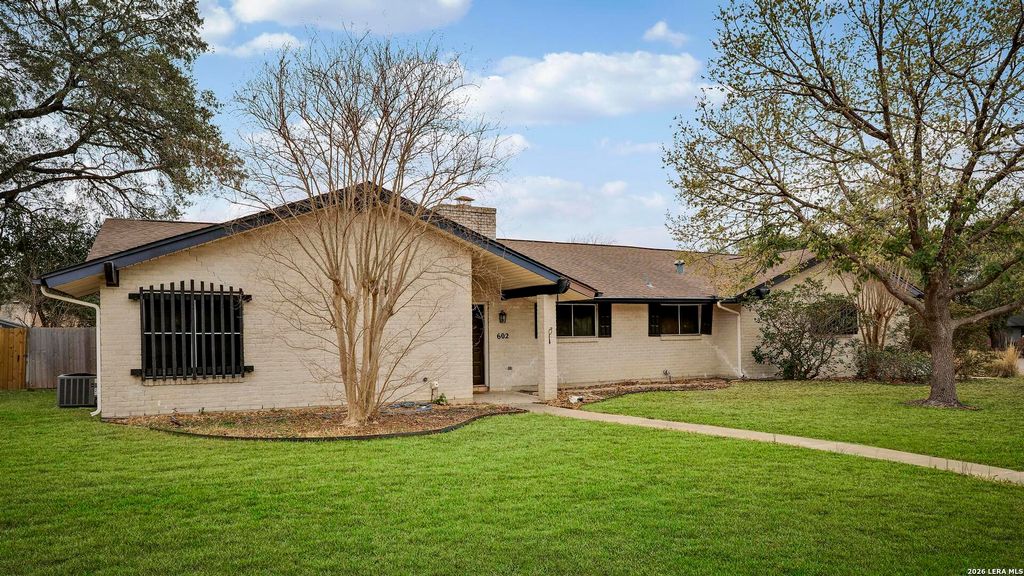 Photo of 602 Moorside, Windcrest, TX 78239 (MLS # 1946356)