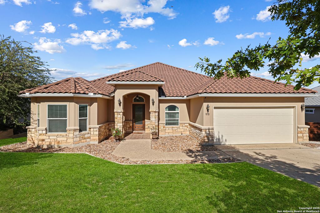 Photo of 919 Sutters Rim, San Antonio, TX 78258 (MLS # 1921647)