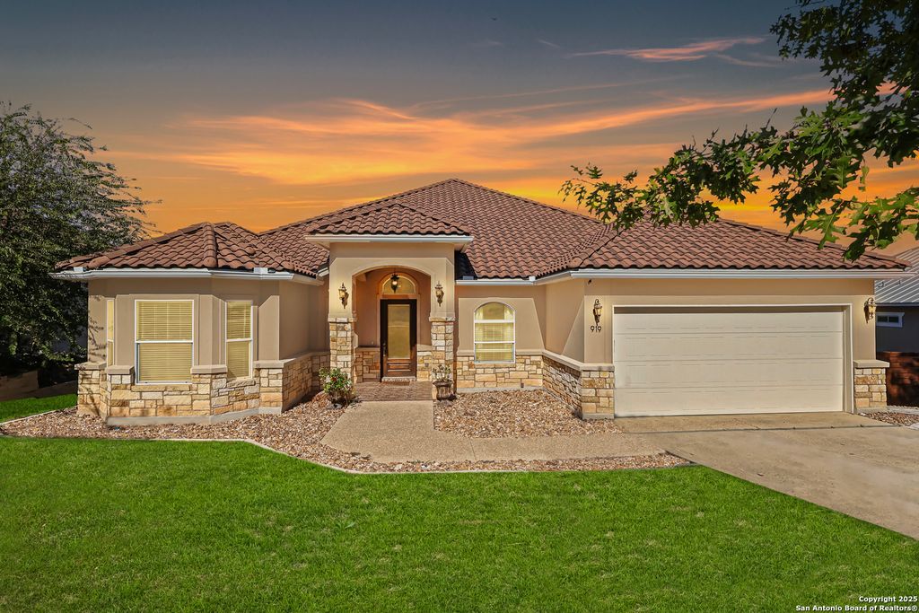 Photo of 919 Sutters Rim, San Antonio, TX 78258 (MLS # 1921647)