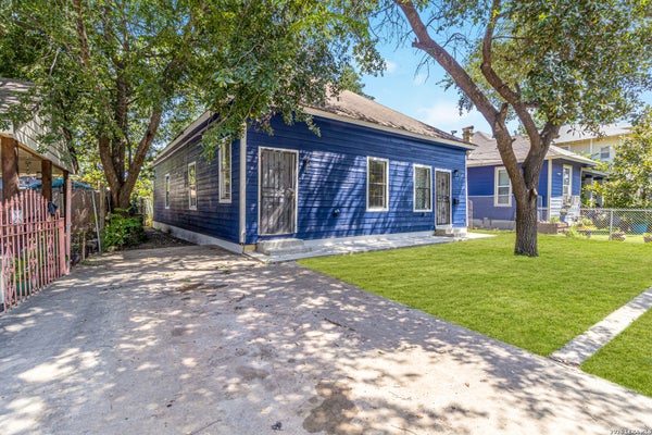 127 DIMMIT ST, SAN ANTONIO, TX 78223 - Image a2c2fb1d02293e2c0dfb1d766da36586/1057923979