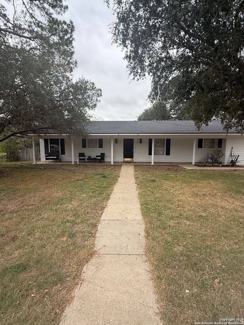 Photo of 1410 F, Floresville, TX 78114 (MLS # 1927794)