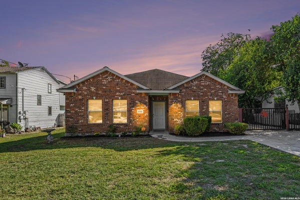 1516 VANDERBILT ST, SAN ANTONIO, TX 78210 - Image a347b5b5c1934649fe2ed385c031f984/2836739630