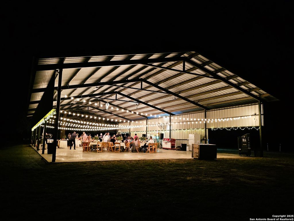 Photo of 803 County Road 6612, Devine, TX 78016 (MLS # 1925280)