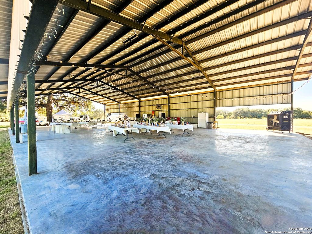 Photo of 803 County Road 6612, Devine, TX 78016 (MLS # 1925280)