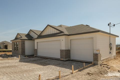 A home in Floresville