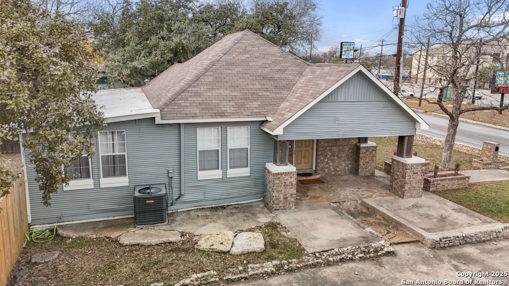 Photo of 1322 RIGSBY AVE, San Antonio, TX 78210 (MLS # 1896304)
