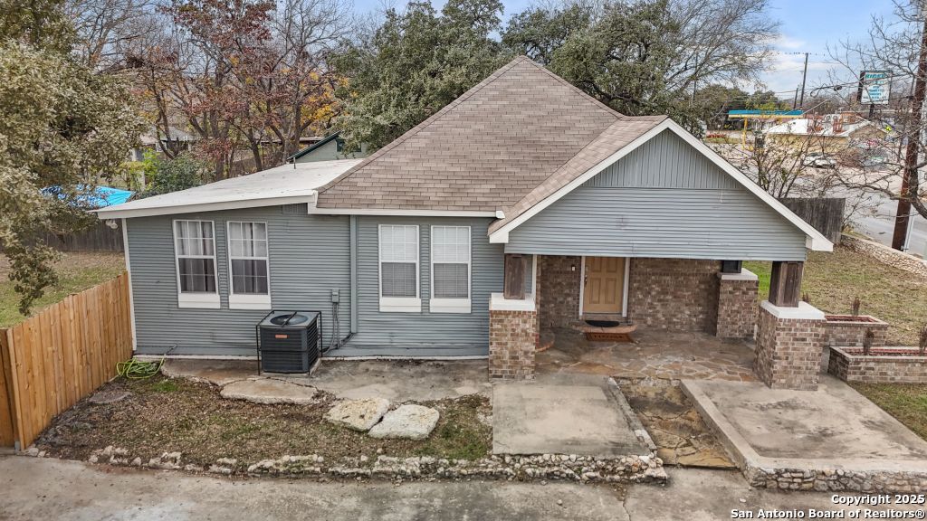Photo of 1322 RIGSBY AVE, San Antonio, TX 78210 (MLS # 1896304)