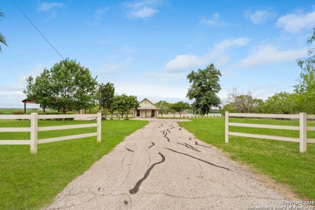 Photo of 14830 FM 1346, St Hedwig, TX 78152 (MLS # 1920741)