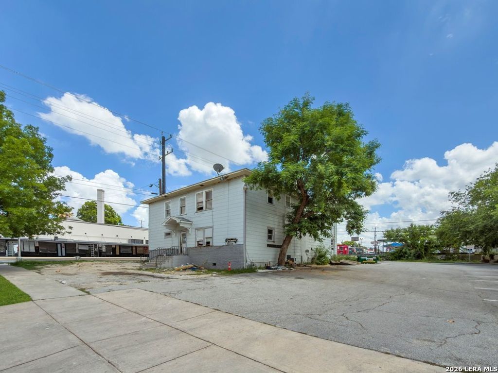 Photo of 402 Mulberry, San Antonio, TX 78212 (MLS # 1990073)