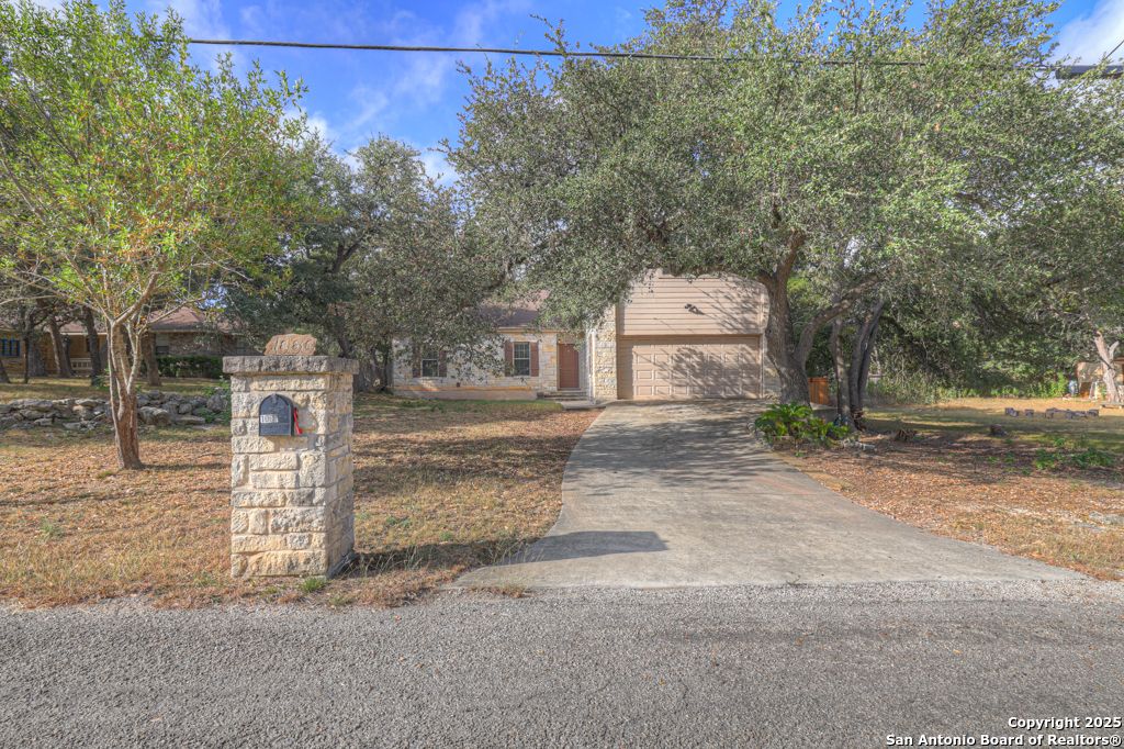 Photo of 1060 Somerset, Canyon Lake, TX 78133 (MLS # 1917370)