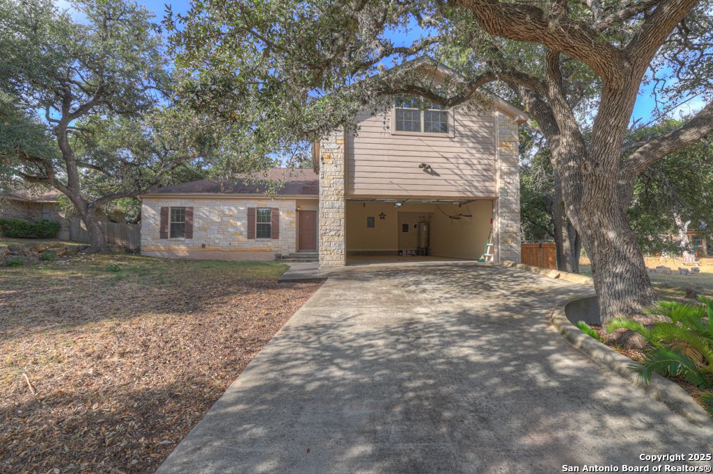 Photo of 1060 Somerset, Canyon Lake, TX 78133 (MLS # 1917370)