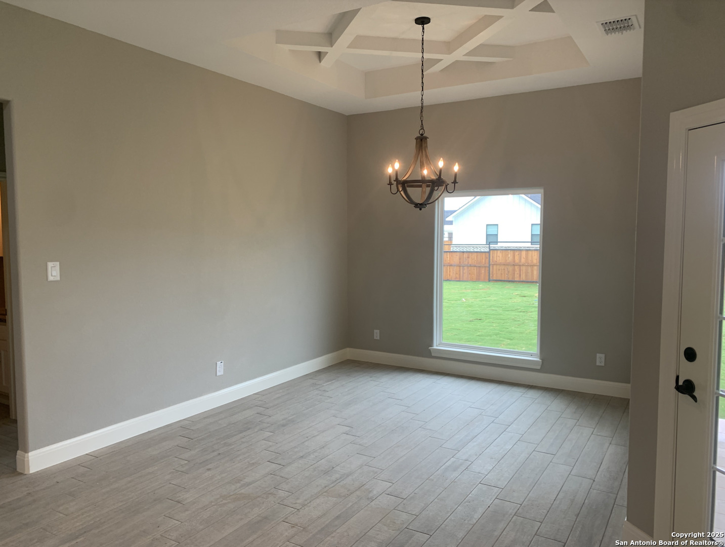 109 W Magnolia Cir