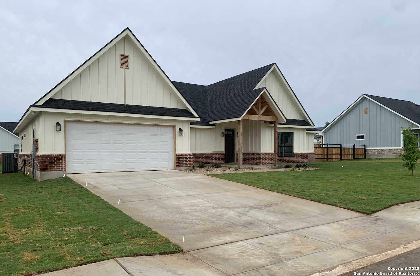 109 W Magnolia Cir