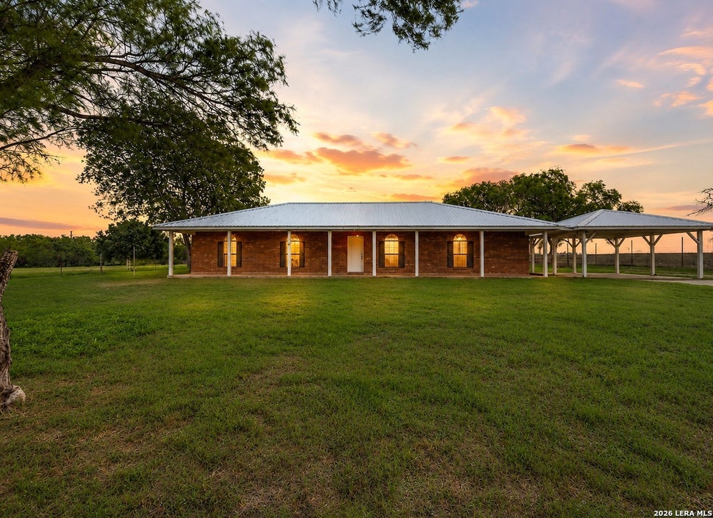 Photo of 315 SIMON RD, Pleasanton, TX 78064 (MLS # 2002963)