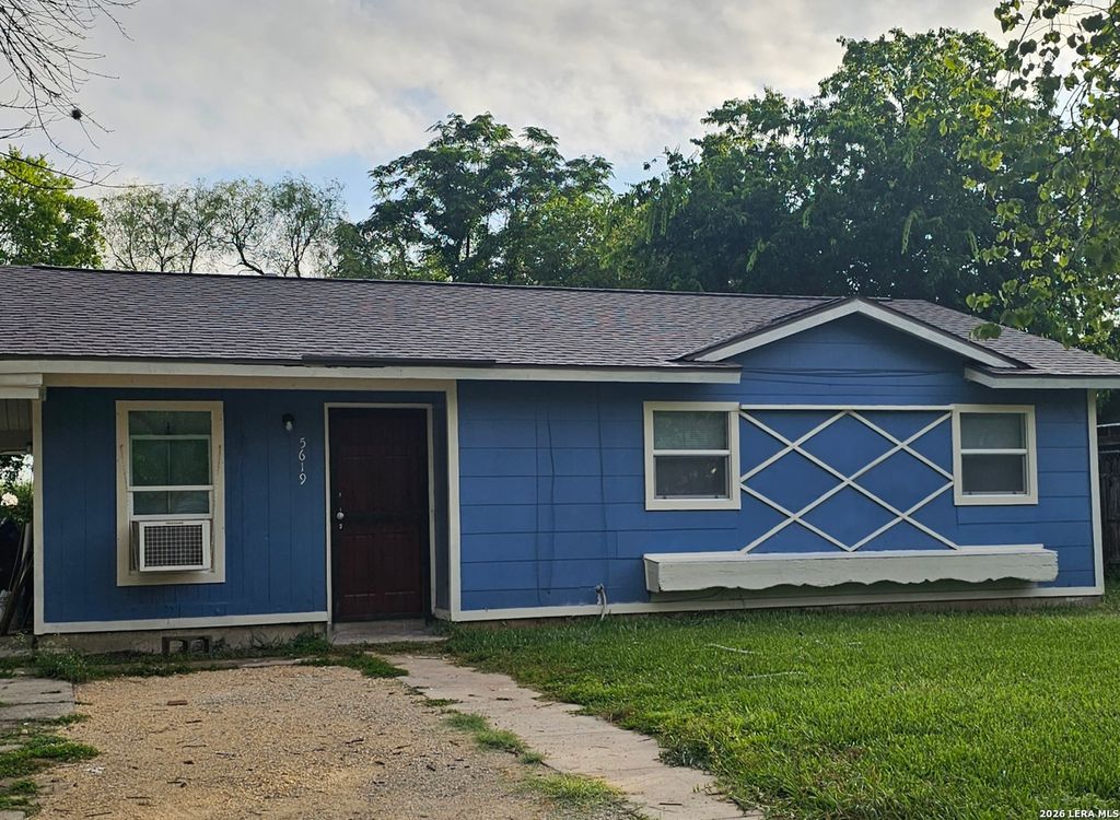 Photo of 5619 Stonybrook Dr, San Antonio, TX 78242 (MLS # 1955131)