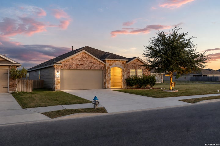 Photo 1 of 35 — 1772 HEATHER GLEN DR, New Braunfels, TX 78130