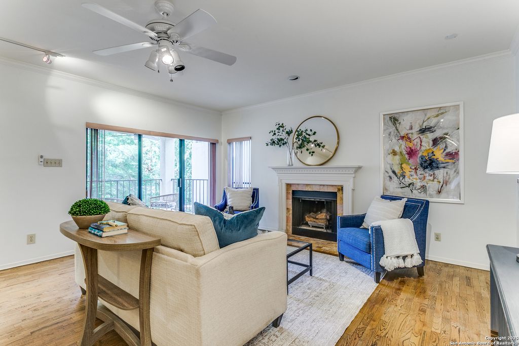 Photo of 1022 Navarro 306 #306, San Antonio, TX 78205 (MLS # 1939351)