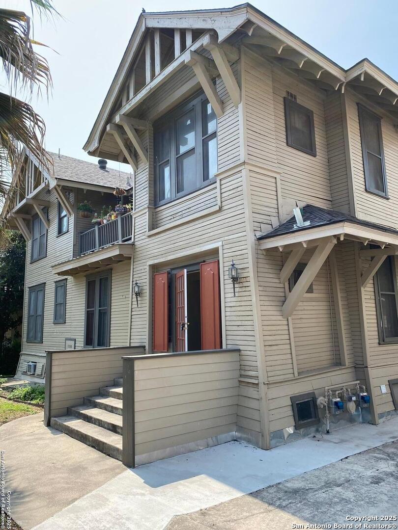 118 E Craig Place 2