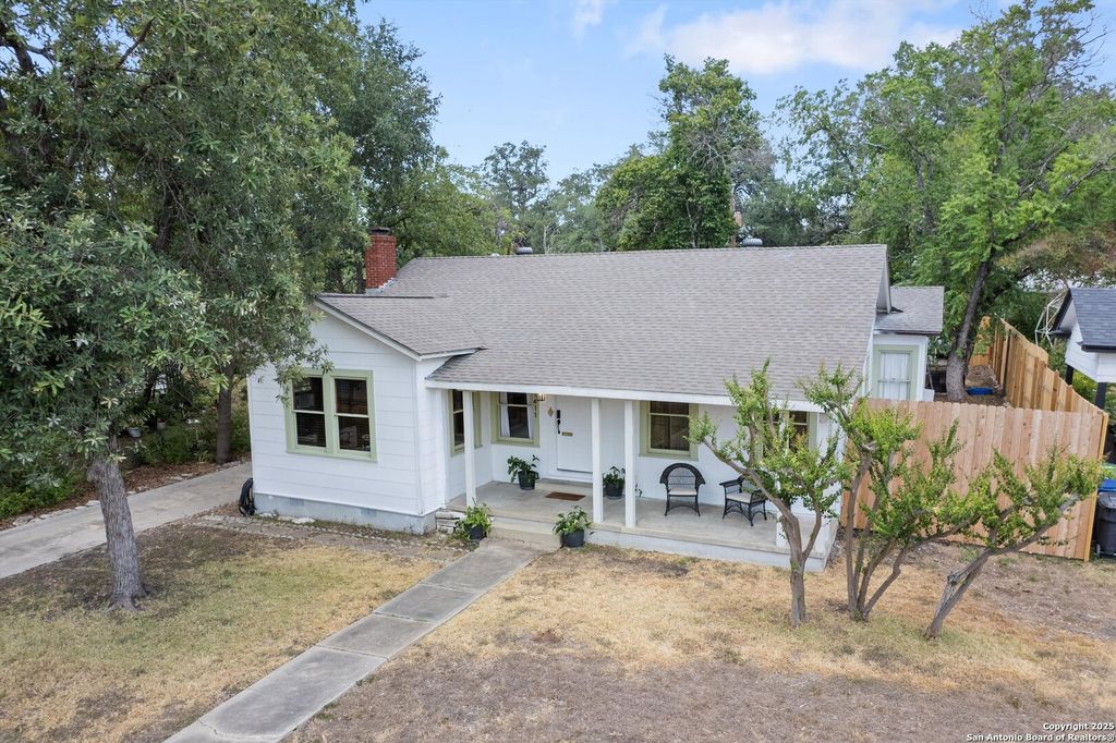 Photo of 1411 E Highland Blvd, San Antonio, TX 78210 (MLS # 1925537)